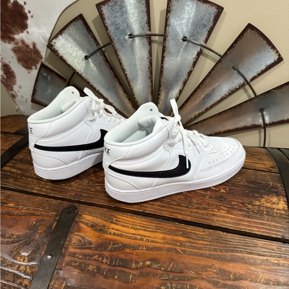 Men’s Nike High Top Sneakers - Picture 5 of 8